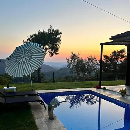 Sunset Villa *